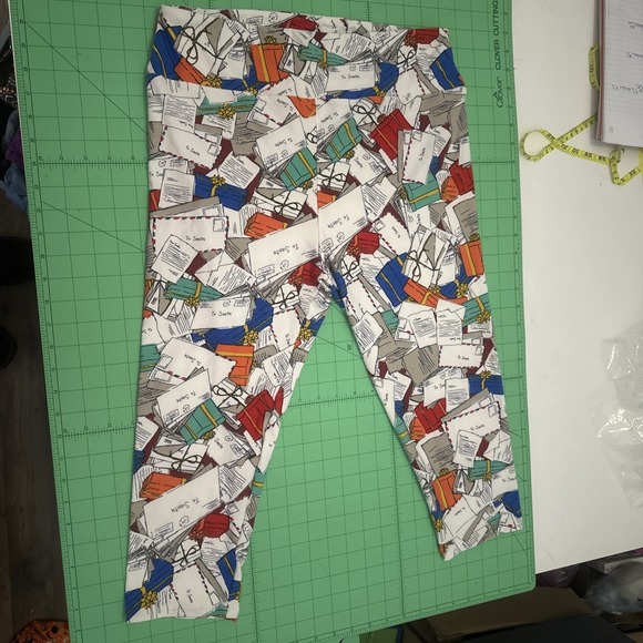 LuLaRoe Pants - Lularoe Holiday Christmas Letters to Santa TC2 Leggings One Size Tall & Curvy